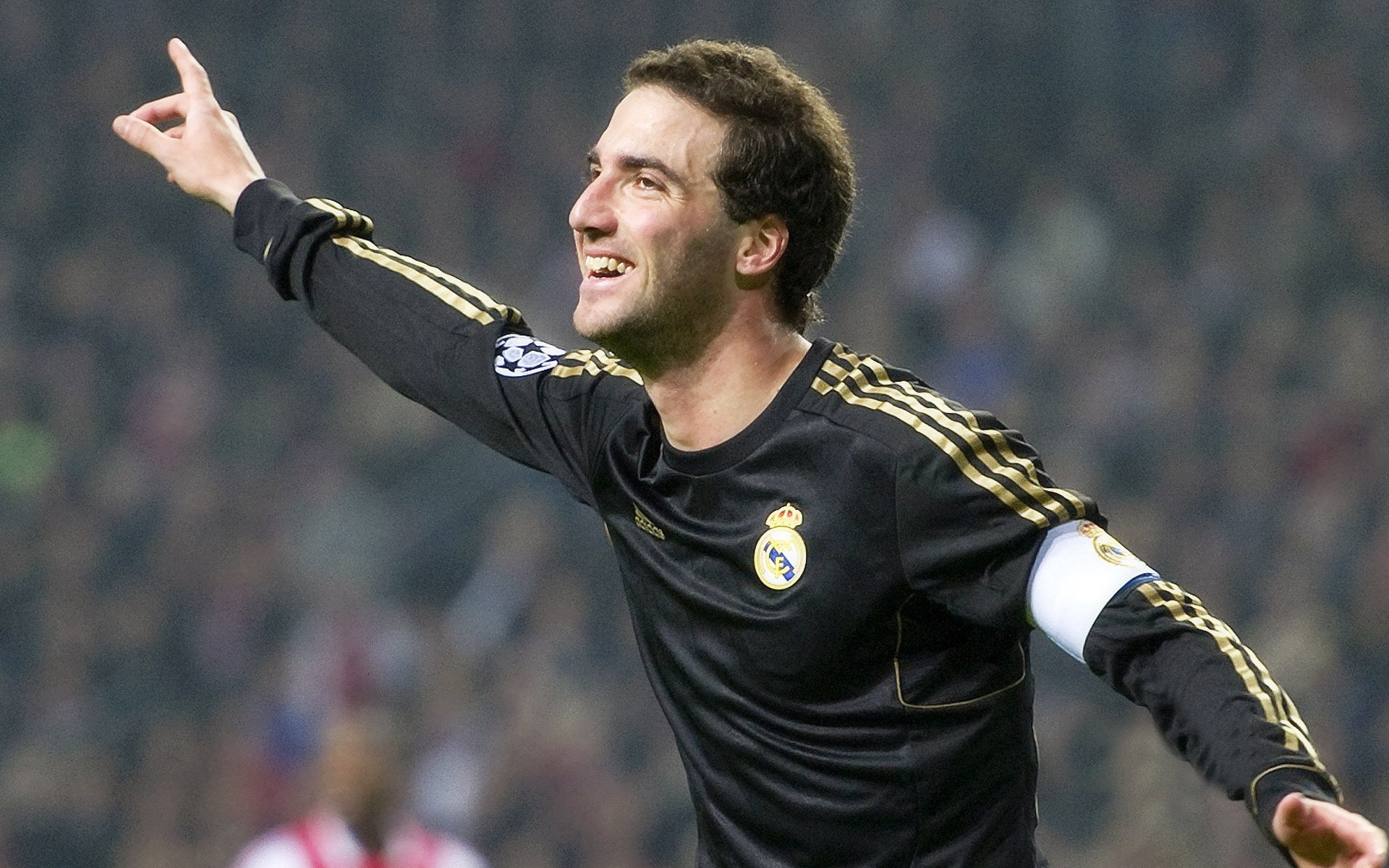 皇马主场连胜被终结，球迷高呼失误必须改进，皇马获胜